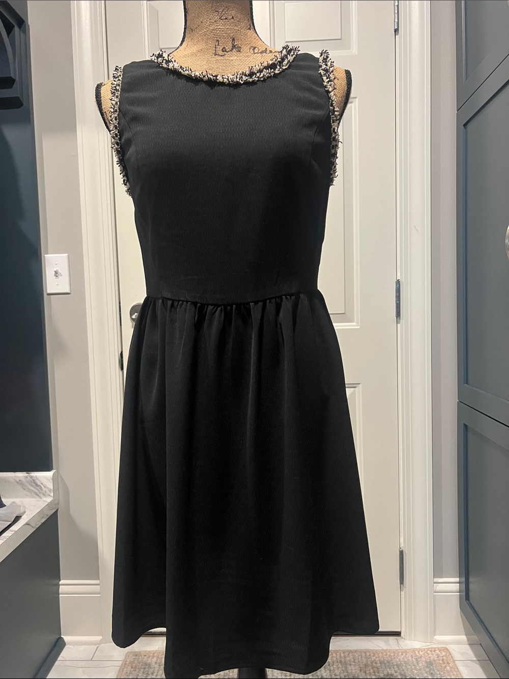 Chic Textured Black Sleeveless Mini Dress‎ Fringed Trim Sz S Career Day/Night